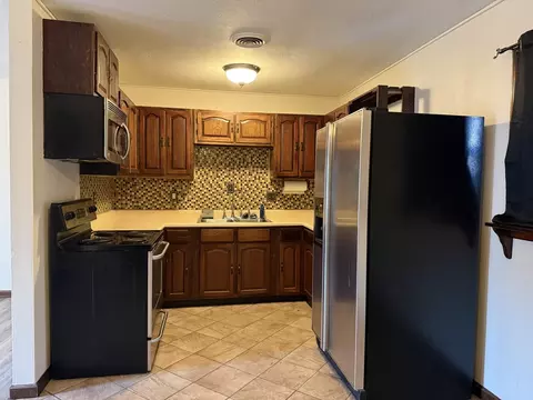 Kitchen - 1516 Triangle St, Mount Vernon, IL 62864 photo 3 of 5