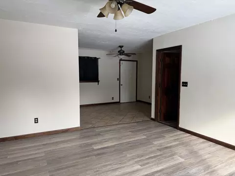 Living - 1516 Triangle St, Mount Vernon, IL 62864 photo 1 of 7