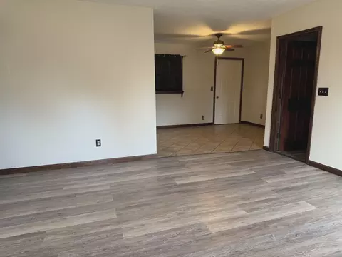Living - 1516 Triangle St, Mount Vernon, IL 62864 photo 5 of 7