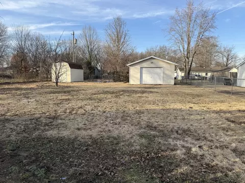 Exterior - 1516 Triangle St, Mount Vernon, IL 62864 photo 2 of 7