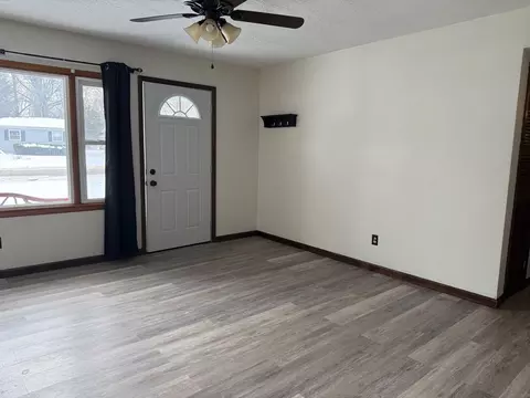 Living - 1516 Triangle St, Mount Vernon, IL 62864 photo 3 of 7