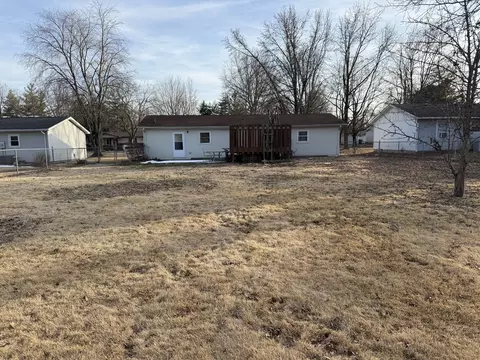 Exterior - 1516 Triangle St, Mount Vernon, IL 62864 photo 4 of 7