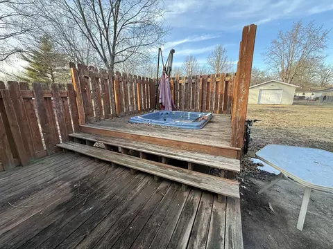 Exterior - 1516 Triangle St, Mount Vernon, IL 62864 photo 5 of 7