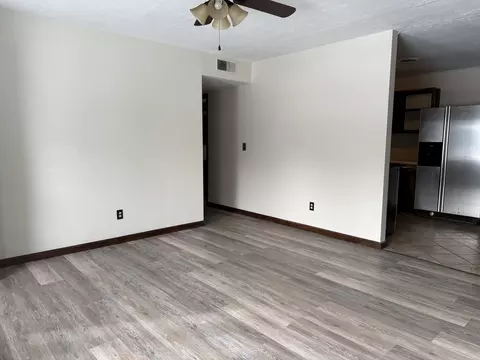 Living - 1516 Triangle St, Mount Vernon, IL 62864 photo 2 of 7