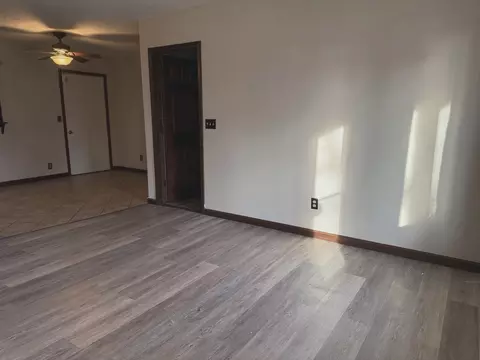 Living - 1516 Triangle St, Mount Vernon, IL 62864 photo 6 of 7