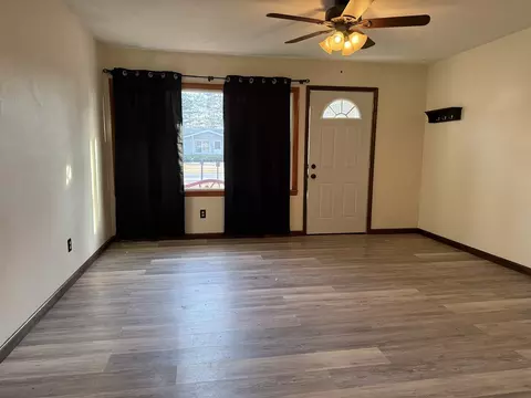 Living - 1516 Triangle St, Mount Vernon, IL 62864 photo 4 of 7