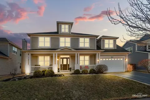 810 Georgetown Dr, Oswego, IL 60543