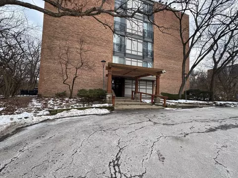 5820 Oakwood Dr #5L, Lisle, IL 60532