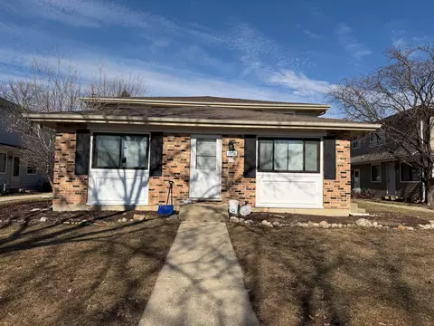 29 W526 Winchester Cir #2N, Warrenville, IL 60555