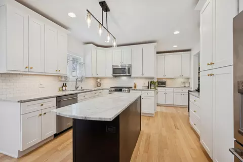 Kitchen - 1605 Elmdale Ave, Glenview, IL 60026 photo 5 of 6