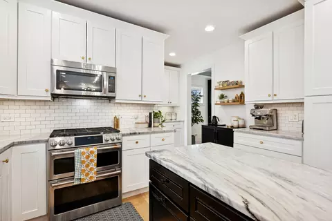 Kitchen - 1605 Elmdale Ave, Glenview, IL 60026 photo 3 of 6