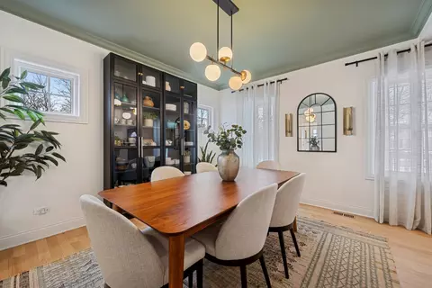 Dining - 1605 Elmdale Ave, Glenview, IL 60026 photo 2 of 3