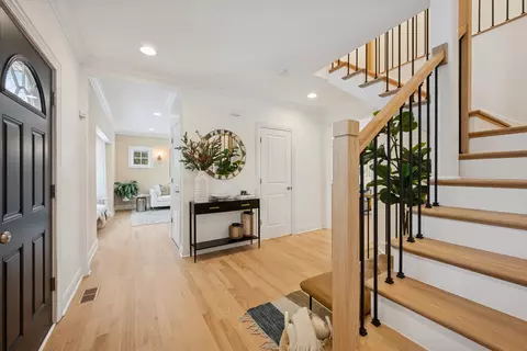 Entry Way - 1605 Elmdale Ave, Glenview, IL 60026 photo 1 of 4