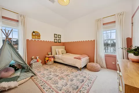 Bedroom - 1605 Elmdale Ave, Glenview, IL 60026 photo 3 of 5