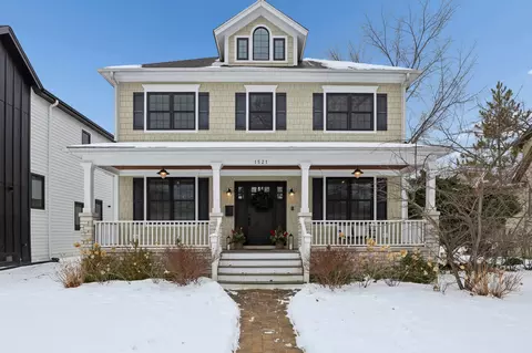1521 Gregory Ave, Wilmette, IL 60091