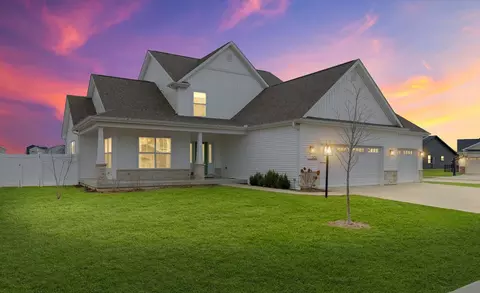 502 Wheatley Dr, Mahomet, IL 61853