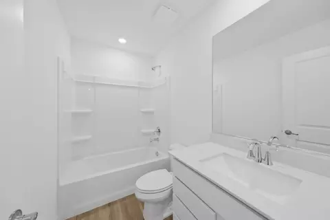 Bath - 1254 Glenmont St, Algonquin, IL 60102 photo 2 of 2