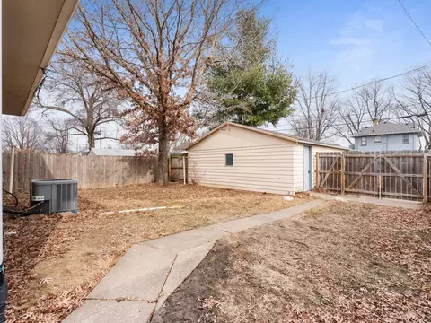 Exterior - 2350 31st St, Moline, IL 61265 photo 7 of 7