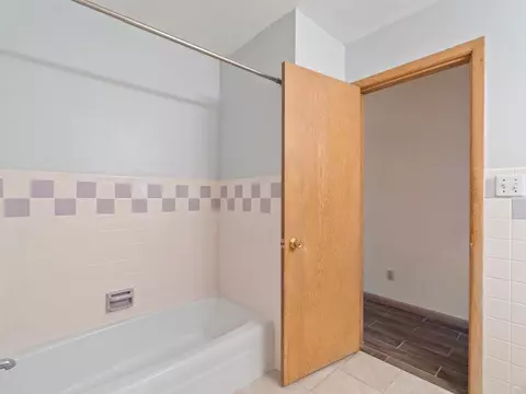Bath - 2350 31st St, Moline, IL 61265 photo 4 of 5