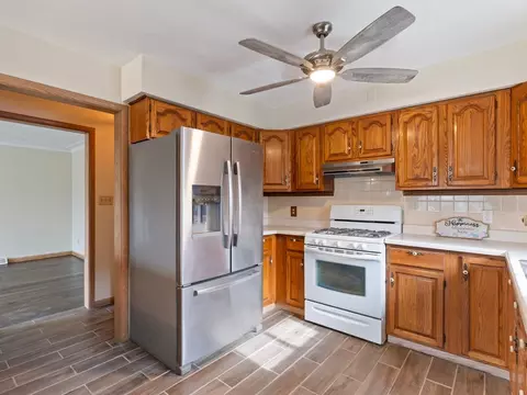 Kitchen - 2350 31st St, Moline, IL 61265 photo 3 of 6