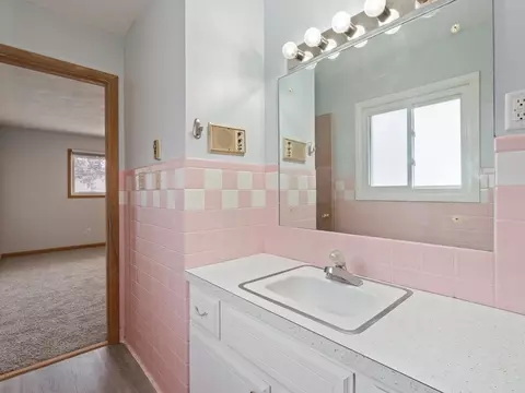 Bath - 2350 31st St, Moline, IL 61265 photo 2 of 5