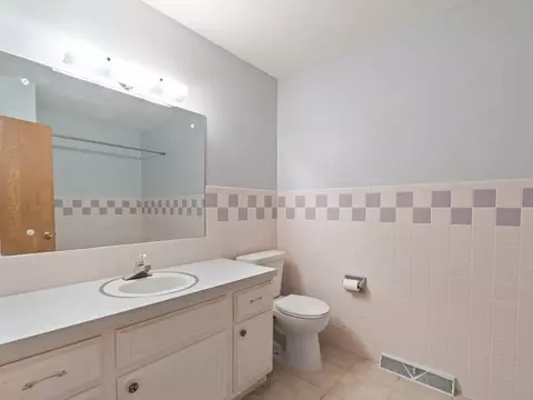 Bath - 2350 31st St, Moline, IL 61265 photo 3 of 5