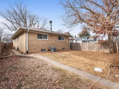Exterior - 2350 31st St, Moline, IL 61265 photo 3 of 7