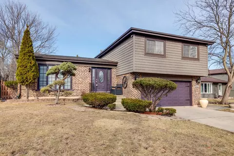 2016 E Seneca Ln, Mount Prospect, IL 60056