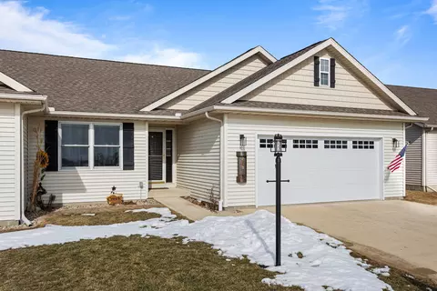 210 W Lincoln St, Fisher, IL 61843