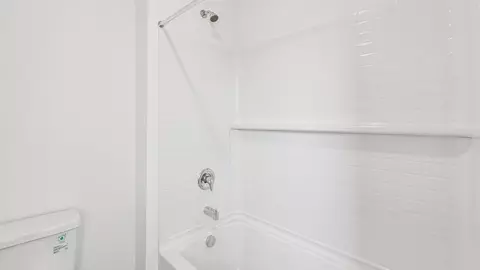Bath - 2663 Camelback Dr, Pingree Grove, IL 60140 photo 5 of 9