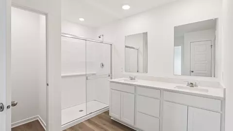 Bath - 2663 Camelback Dr, Pingree Grove, IL 60140 photo 2 of 9