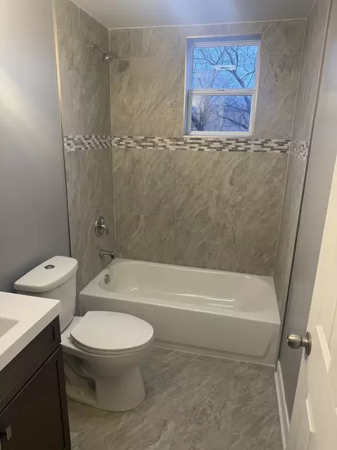 Bath - 343 E 119th St, Chicago, IL 60628 photo 3 of 3