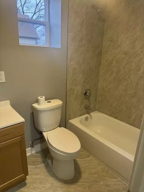 Bath - 343 E 119th St, Chicago, IL 60628 photo 2 of 3