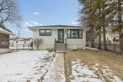 1617 N Hickory St, Crest Hill, IL 60403