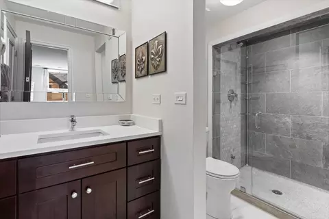 Bath - Undisclosed, Chicago, IL 60657 photo 3 of 3