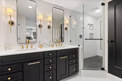 Bath - Undisclosed, Chicago, IL 60657 photo 2 of 3