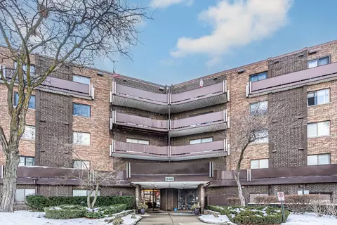 840 Wellington Ave #108, Elk Grove Village, IL 60007