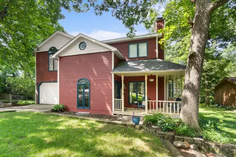 216 Hickory Rd, Oakwood Hills, IL 60013