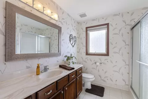 Bath - 1401 Rolling Pass, Beecher, IL 60401 photo 3 of 4