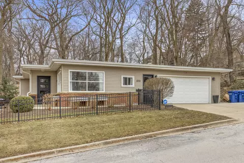 1001 Geneva Rd, Saint Charles, IL 60174