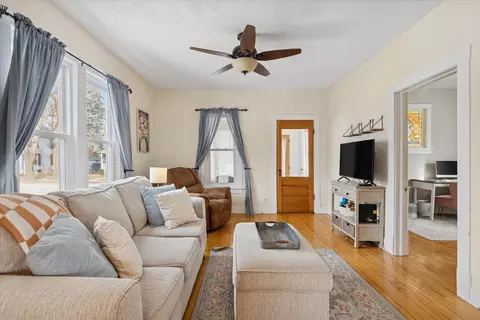 Living - 21 Division St, Algonquin, IL 60102 photo 1 of 2