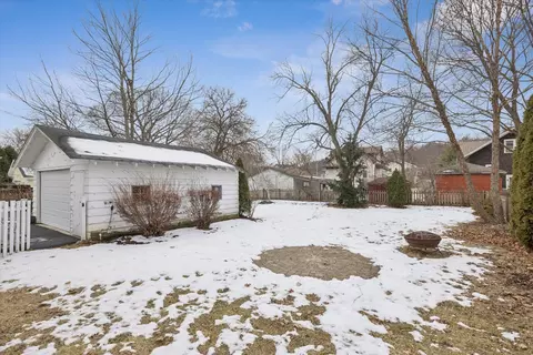 Exterior - 21 Division St, Algonquin, IL 60102 photo 2 of 3