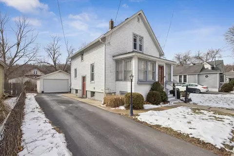 21 Division St, Algonquin, IL 60102