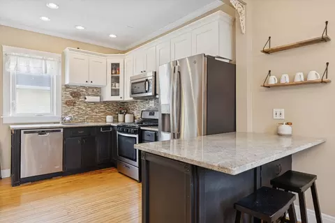 Kitchen - 21 Division St, Algonquin, IL 60102 photo 1 of 2
