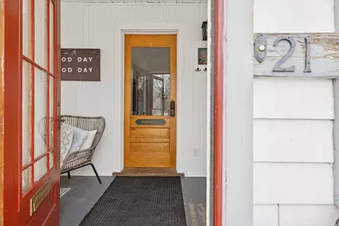 Entry Way - 21 Division St, Algonquin, IL 60102 photo 1 of 1