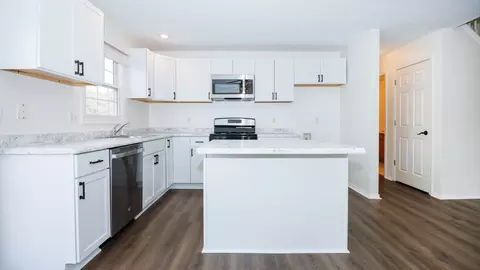 Kitchen - 38 Rounds Rd, Bloomington, IL 61704 photo 3 of 5
