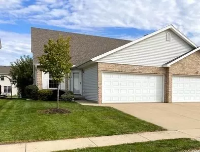 38 Rounds Rd, Bloomington, IL 61704