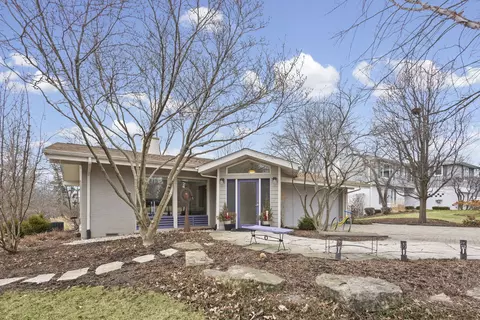 1990 Southridge Ter, Northfield, IL 60093