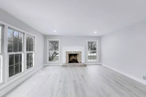 Living - 1137 Fieldstone Ln, Bartlett, IL 60103 photo 5 of 5