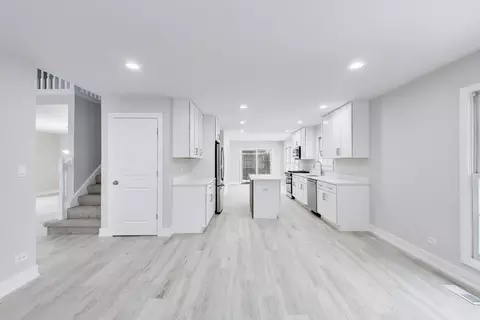 Living - 1137 Fieldstone Ln, Bartlett, IL 60103 photo 4 of 5